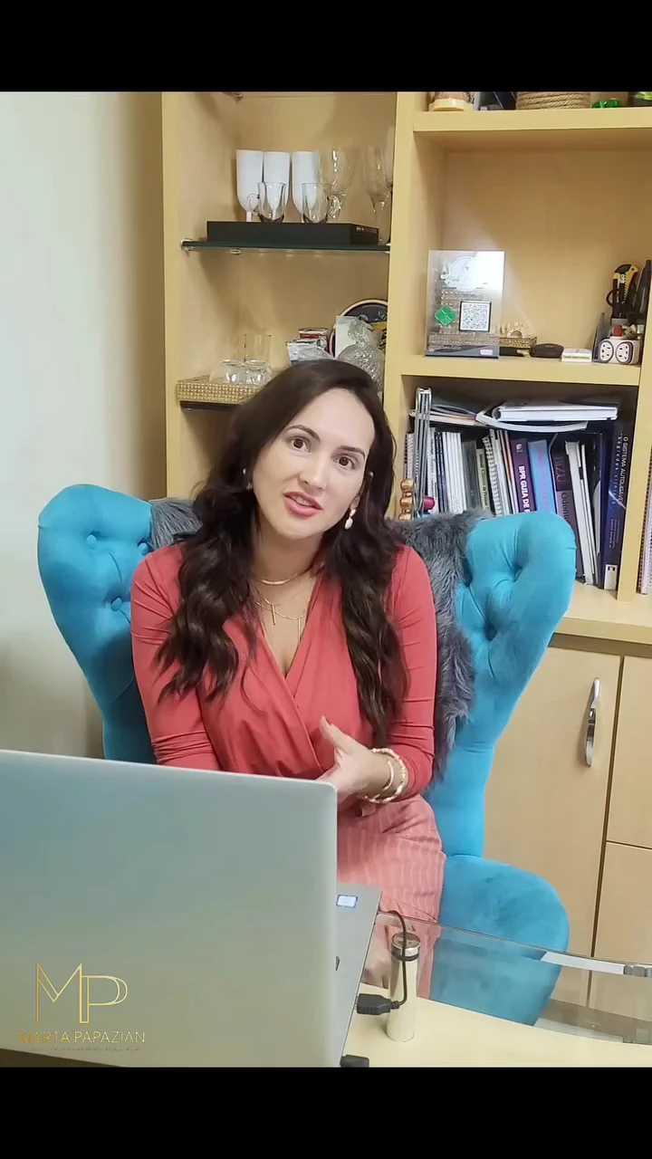 Dra. Marta Papazian em seu consultório